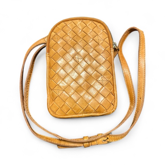 Elegant Tan Leather Crossbody Bag - Picture 1 of 4
